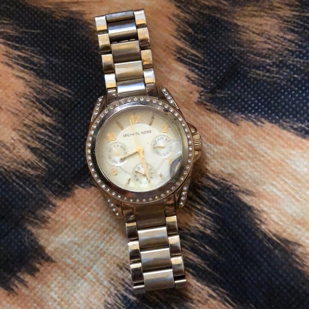 READ DESCRIPTION Michael Kors Gold Watch - MK5639